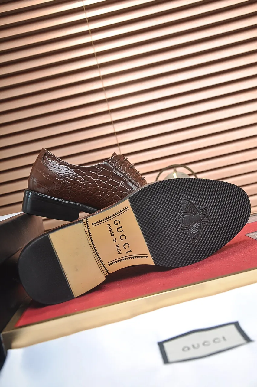 Men's shoes💰540💶Italy's top luxury men's shoe giant (GUCCI) (Gucci) (full cowhide lining) new arrival🍃Original European style🔰 Pleasant to the eye😍In order to make the shoes more durable and non-deformable🌀The production continues to follow traditional methods but there is still no lack of innovation💪Choose original sheepskin for the leather♻️ Smooth and natural And extra bright ⭐Made of imported cowhide, the first choice of rich people 38-45 (45 customized)